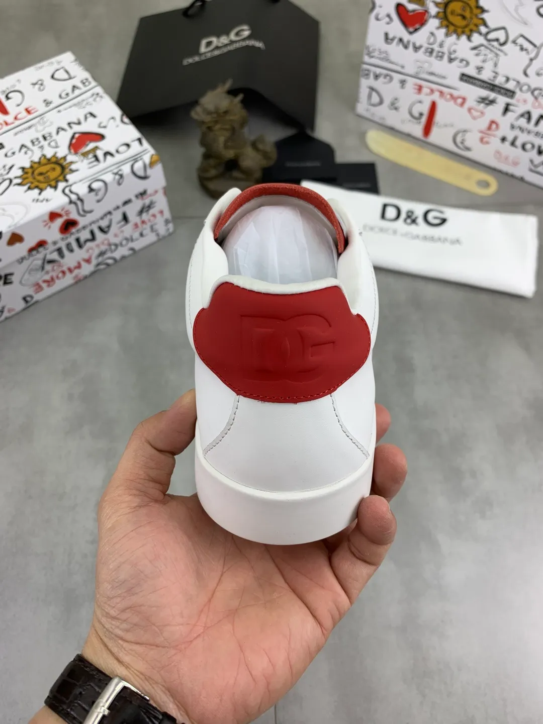 Men's shoes 💰P520💰 [New model] The latest hot style, top original quality, the official website is synchronized with "DOLCE&GABBANA [Dolce & Gabbana] ~ High quality." The effect is low-top casual DG men's shoes, loved by many celebrities, using high-end imported first-layer calfskin with punched logo design + cowhide feet, simple and elegant, perfectly interpreting the latest inspiration for shoes, integrating classics and fashion, luxury dreams, and fashion. Suitable for drivers, light and comfortable to drive, light and breathable for outdoor travel, high-end quality, trustworthy, 3️⃣color🉑️choice! Code number: 38-46
